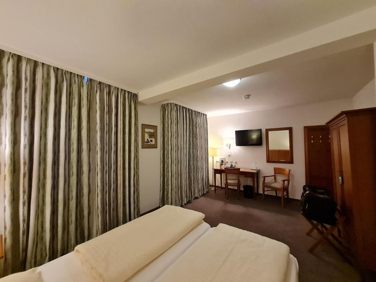 Hotel Waldquelle - Baumhaushotel アエルツェン エクステリア 写真