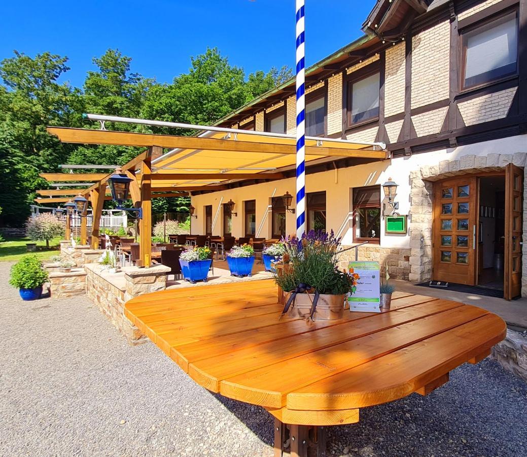 Hotel Waldquelle - Baumhaushotel アエルツェン エクステリア 写真