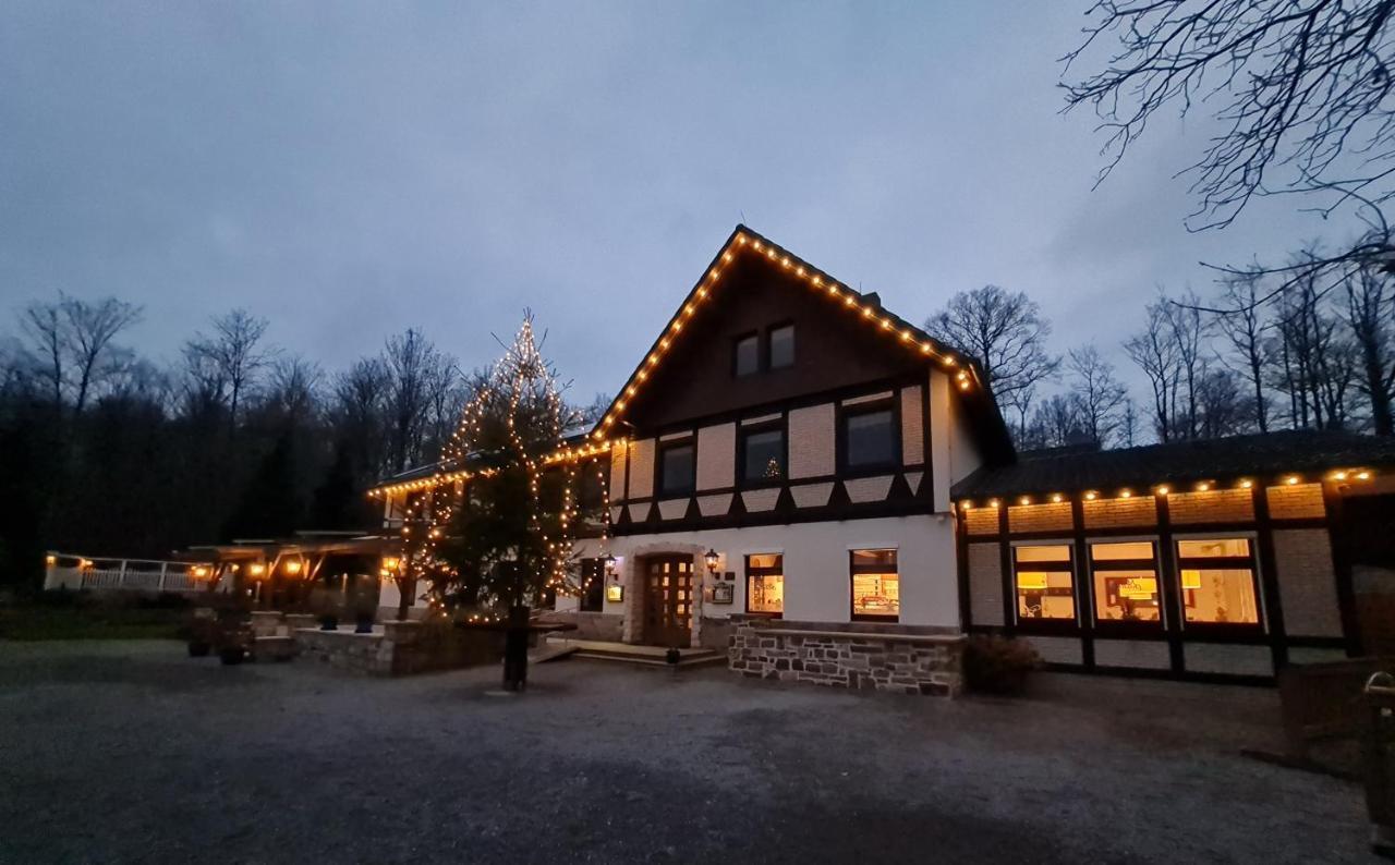 Hotel Waldquelle - Baumhaushotel アエルツェン エクステリア 写真